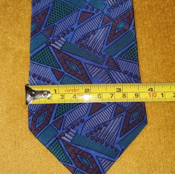 Blue, Red, Cream Patterned Tie New - Picture 4 of 6